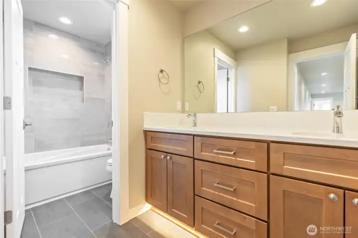 Upper level guest bath