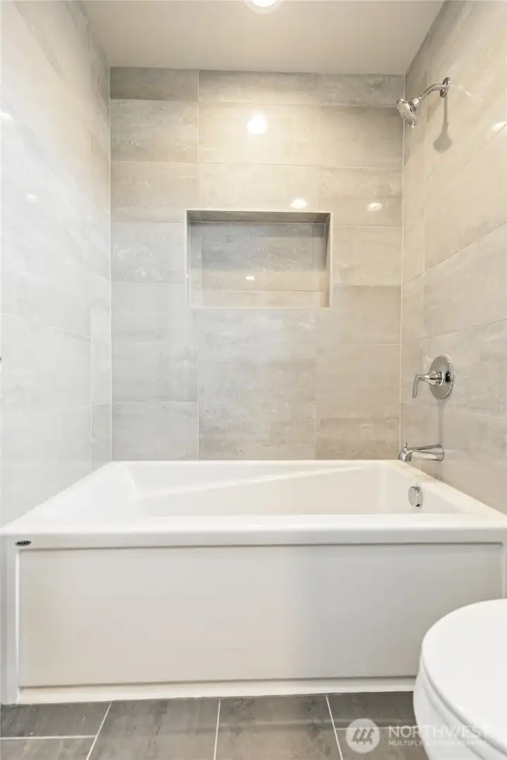 Upper level guest bath