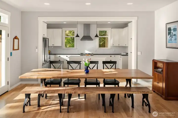 Dining area connects living room and kitchen