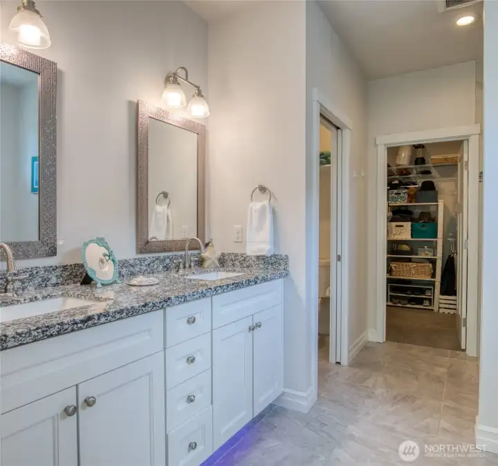 Large en suite with double sink, granite counter and motion activated under-cabinet lighting - perfect for nighttime use.