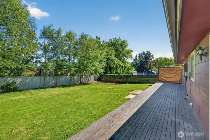 Small deck off the back