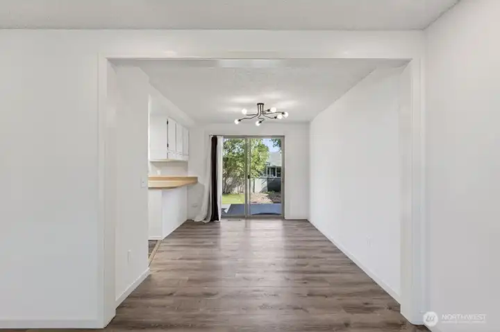 Livingroom to dinning