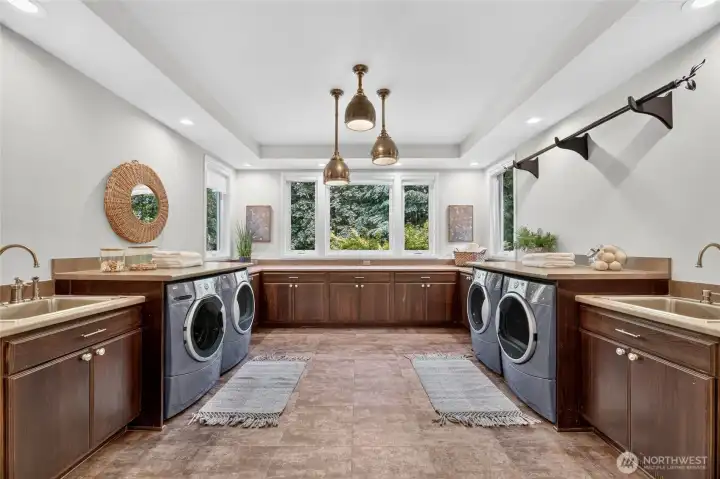You'll Want to do Laundry Here! 2 Sets of W/Ds!