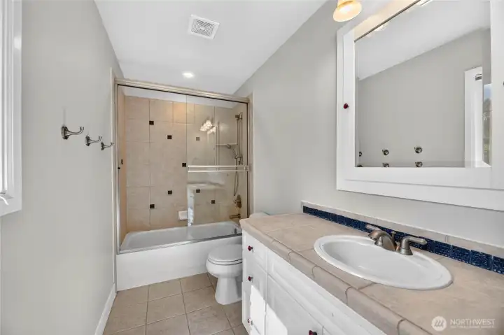 En-suite Secondary Bed