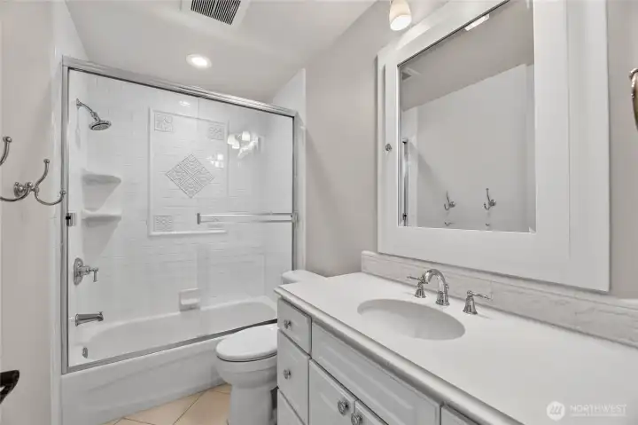 En-suite Secondary Bed