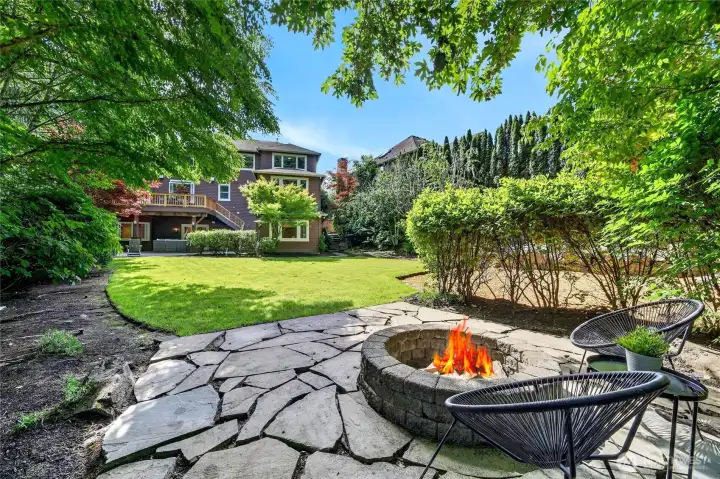 Incredible Private Backyard Surrounded by Greenspace - room for Garden, Playset