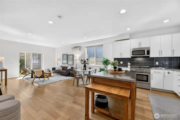 Open floorplan with tons of natural light.