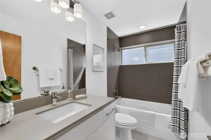Guest full bathroom on the 2nd floor.