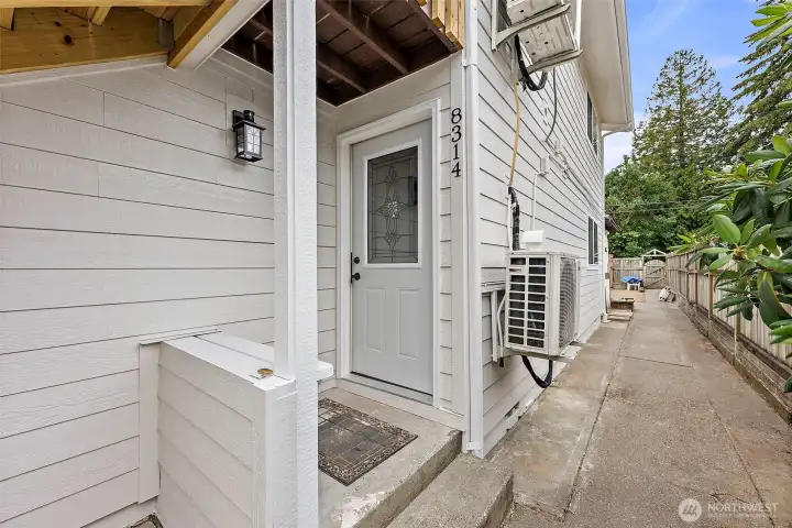 Lower Unit Entryway
