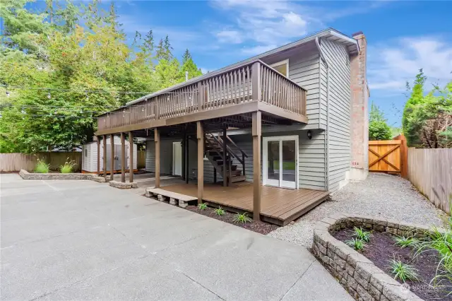 Large garden shed for storage. Oversized gate entrance in backyard for easy yard maintenance.