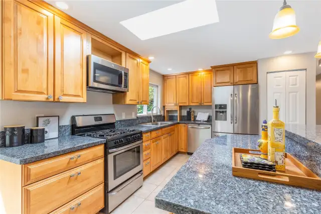 Perfect set-up kitchen with stainless appliances