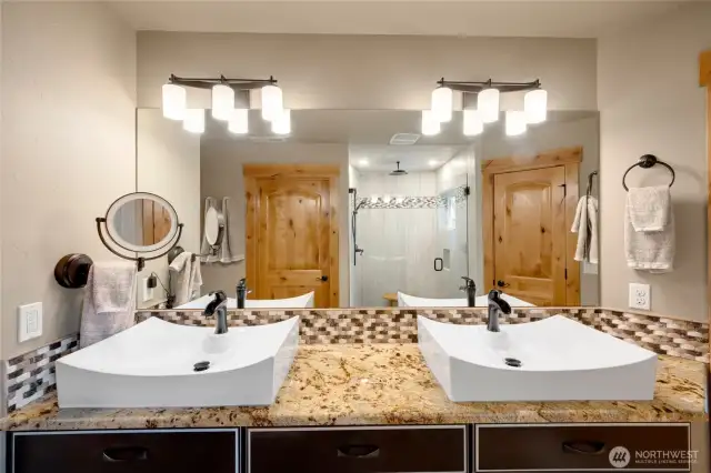 Double sink vanity in primary bath