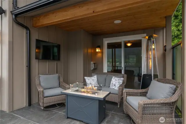 Protected area on upper deck outside of den. Perfect for evening enjoying the beautiful lake views