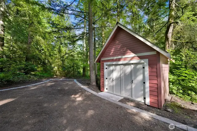 Detached garage