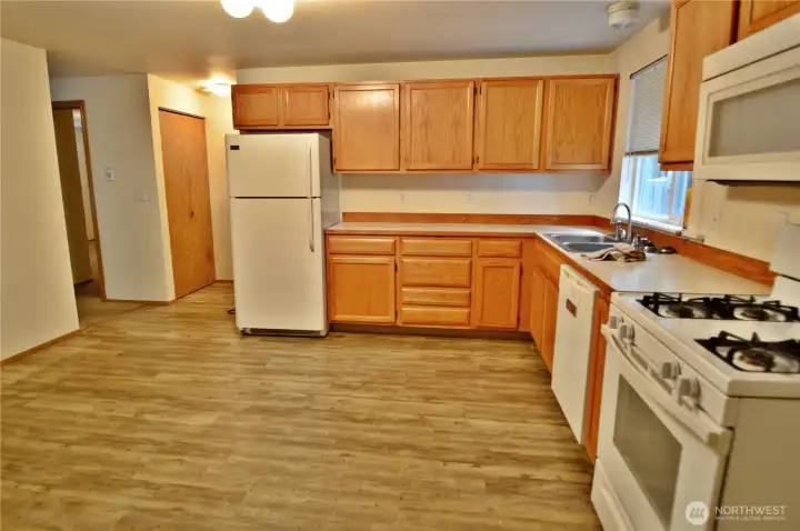 16413 Kitchen