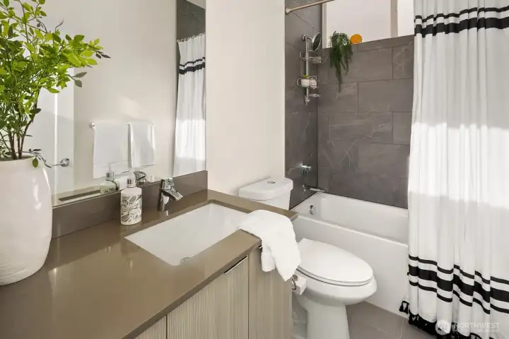 Full bath servicing the two second floor bedrooms.