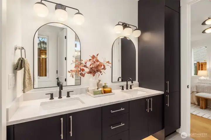 Main level primary suite