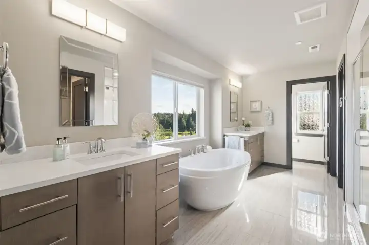 Fabulous soaker tub!