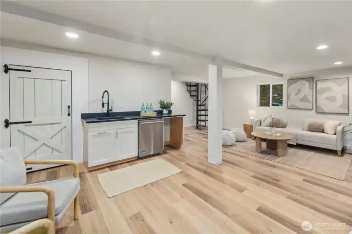 Kitchenette is such a nice way to grab a drink as you step to the lake