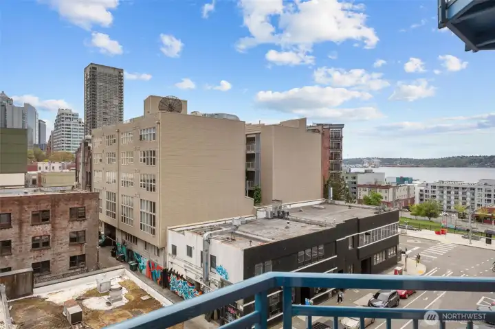 Located on the second highest floor, enjoy less street noise and better city views