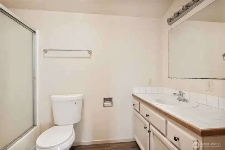 Full Main Bath Upstairs