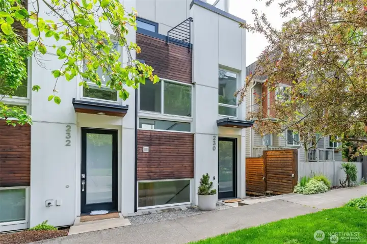 Move-in ready 2 bed home with rooftop deck in sought after Madison Park.