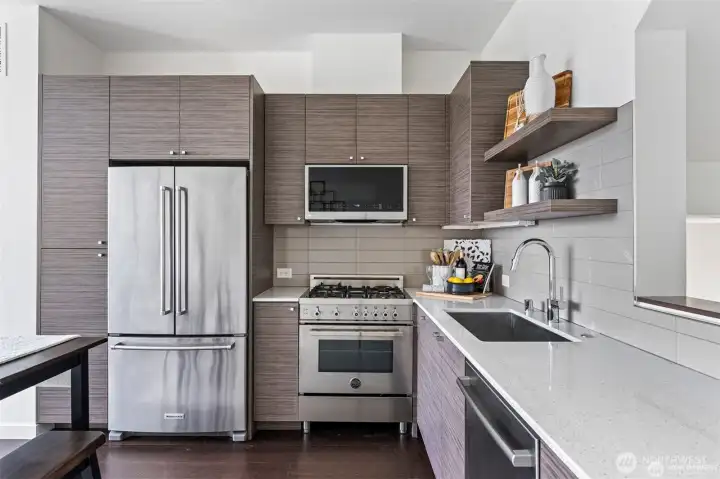 Sleek contemporary kitchen.