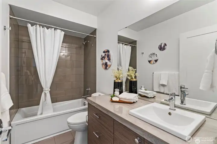 Guest bathroom.