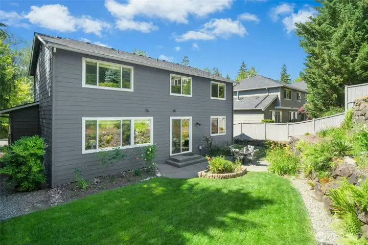 Side-yard includes a cool air conditioning unit.
