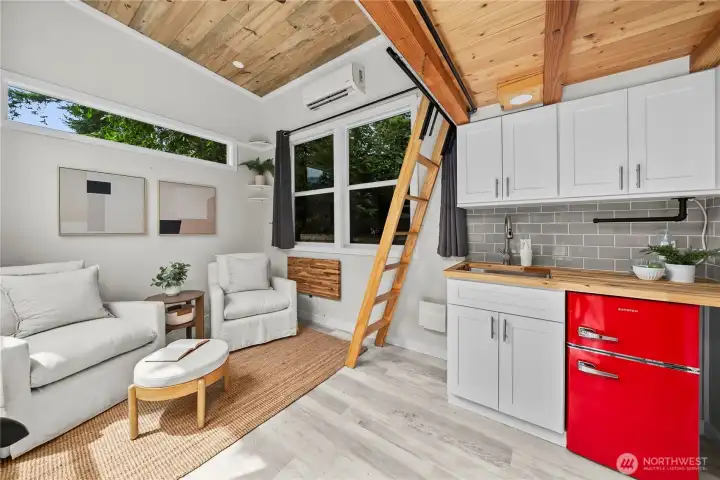 self-sustaining tiny home