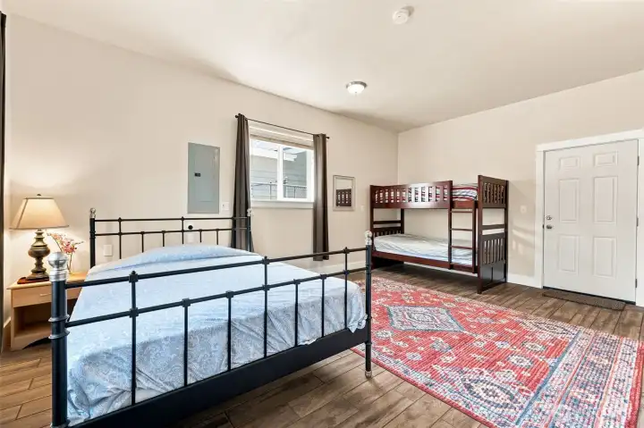 Large Bonus room with private entry Large Bonus room with private entry