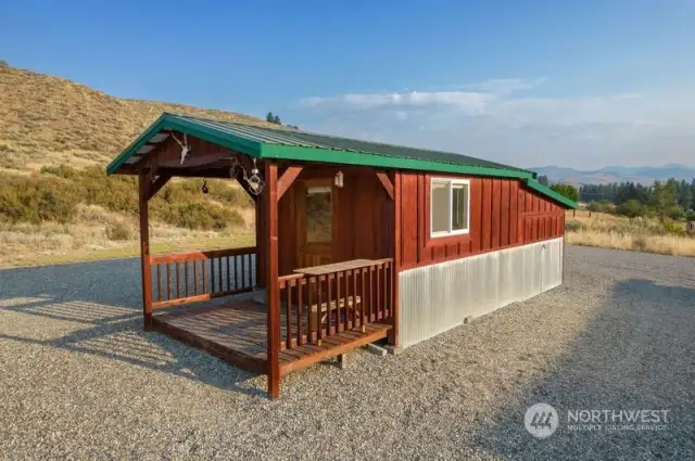 Shop and storage extra in this outbuilding.