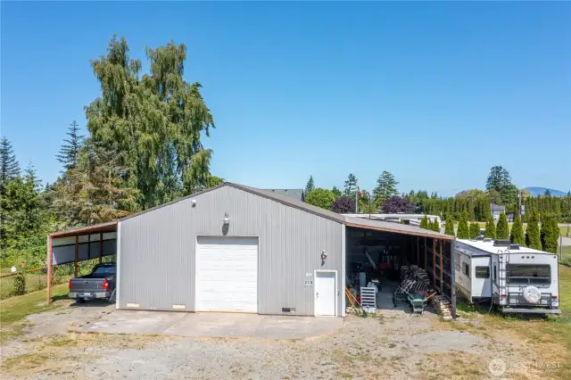 Working shop with two RV parking spaces!