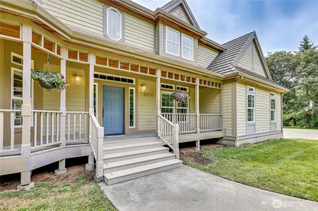 The welcoming front entry porch.