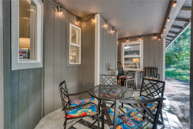 Outdoor covered patio great for entertaining.