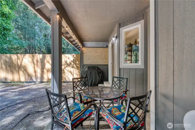 Another view of back patio and privacy fence.
