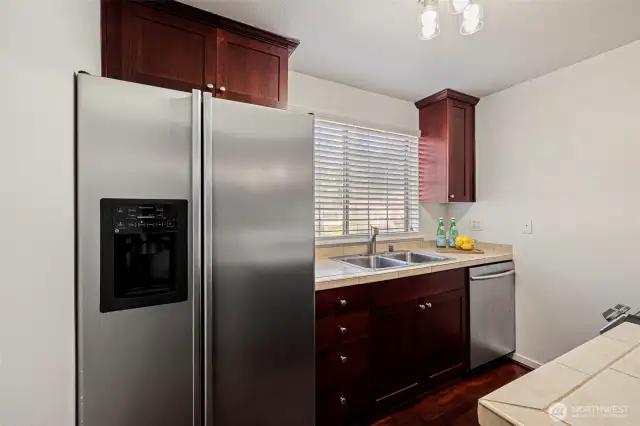 Newer appliances - all stay!
