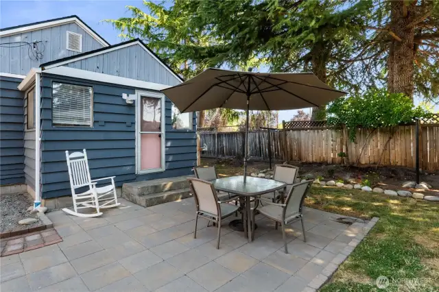 Large patio with pavers