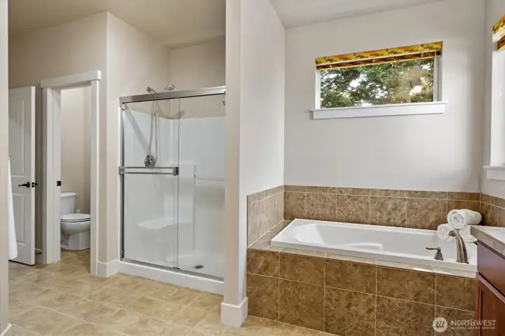 Very large primary bath