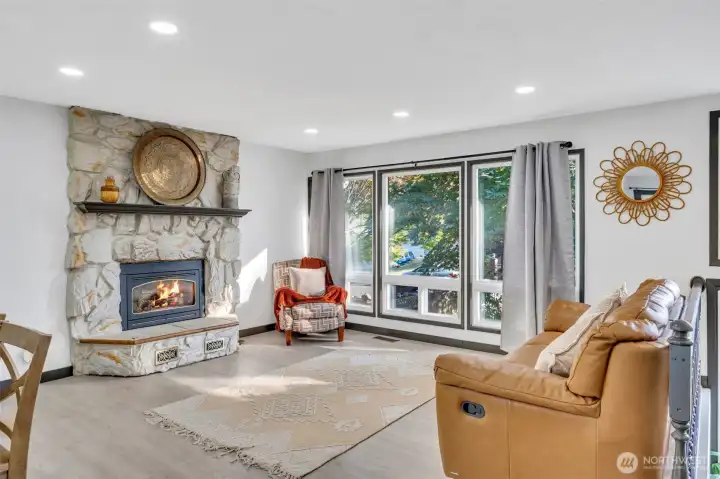 Warm fireplace in the living room for cold winters. The furnace and fireplace will keep you warm. They work.