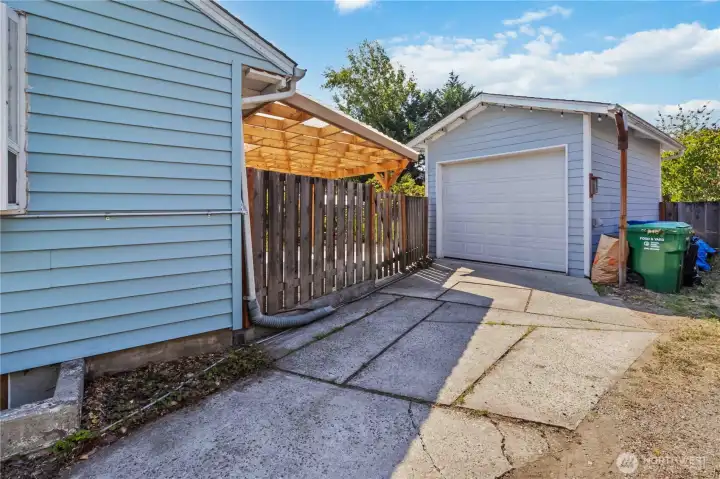 Long driveway for extra parking!