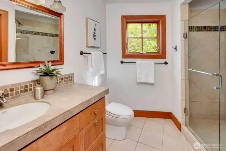 Upper three-quarter bathroom