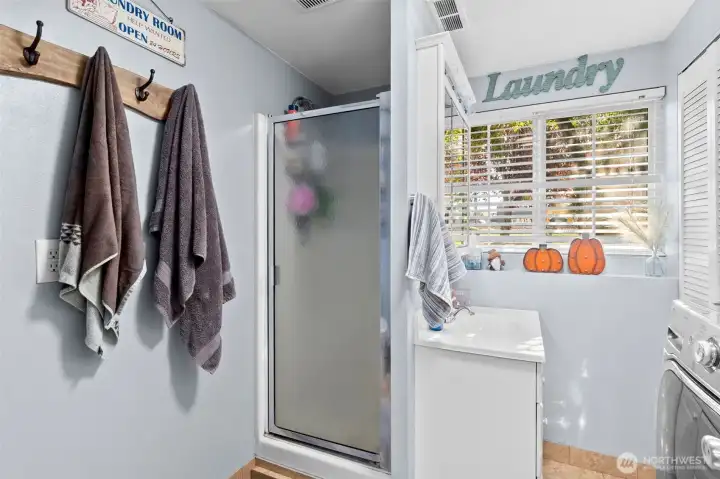 basement 3/4 bath w laundry