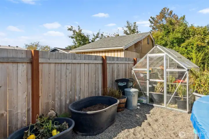 garden space  & greenhouse