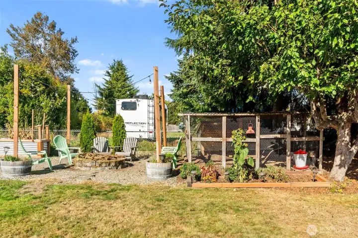 garden, fire pit & chicken coop