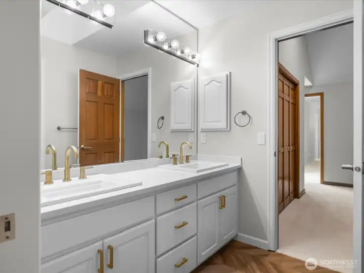 Fully updated jack-n-jill bathroom in between bedroom #3 & #4.