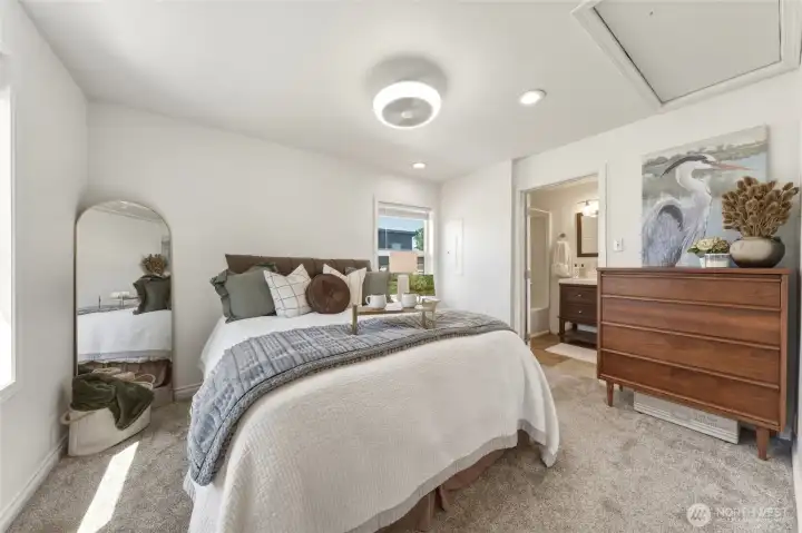 248 Bedroom #1 with en suite bathroom