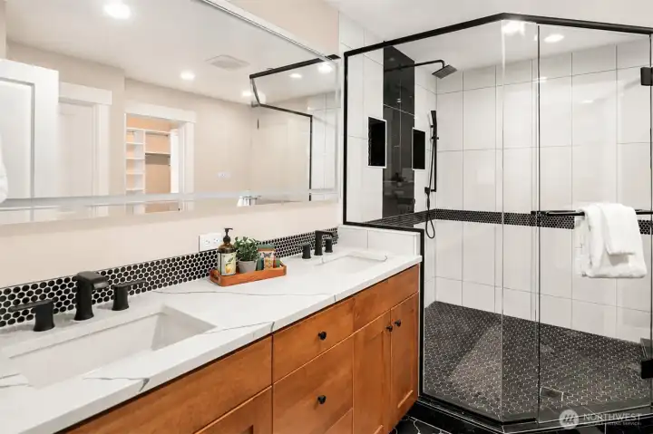 The primary bath has been virtually altered for a neutral color. The primary bath has been virtually altered for a neutral color.