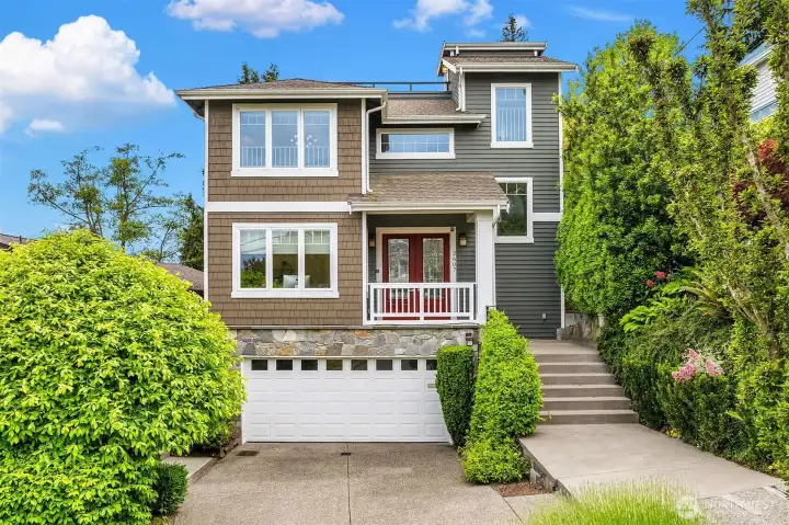 Welcome home to 2607 West Newton Street! A blend of Craftsman character and elevated living Welcome home to 2607 West Newton Street! A blend of Craftsman character and elevated living