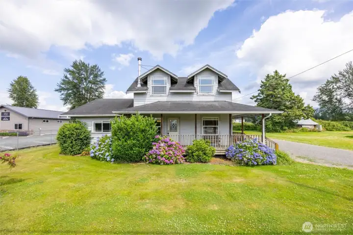 Welcome home to 902 Nooksack Ave!